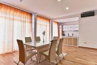 Апартаменты Sky Fort Apartments Добра-Вода Апартаменты с 4 спальнями и видом на море-1