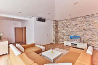 Апартаменты Sky Fort Apartments Добра-Вода Апартаменты с 4 спальнями и видом на море-2