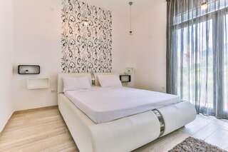 Апартаменты Sky Fort Apartments Добра-Вода Улучшенные апартаменты с 2 спальнями, балконом и видом на море-8