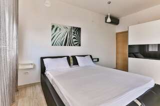 Апартаменты Sky Fort Apartments Добра-Вода Улучшенные апартаменты с 2 спальнями, балконом и видом на море-10