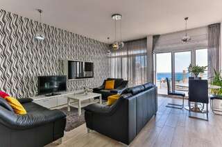 Апартаменты Sky Fort Apartments Добра-Вода Улучшенные апартаменты с 2 спальнями, балконом и видом на море-13