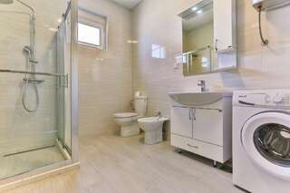 Апартаменты Sky Fort Apartments Добра-Вода Улучшенные апартаменты с 2 спальнями, балконом и видом на море-15