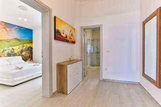 Апартаменты Sky Fort Apartments Добра-Вода Улучшенные апартаменты с 2 спальнями, балконом и видом на море-3