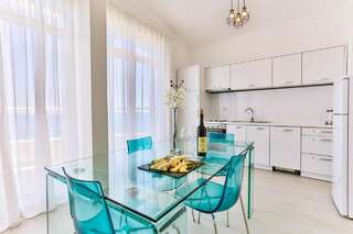 Апартаменты Sky Fort Apartments Добра-Вода Улучшенные апартаменты с 2 спальнями, балконом и видом на море-5